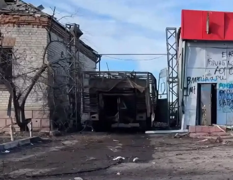 Продвигаясь по территории, ранее занятой противником, российский подразделения продолжают сбор уничтоженных и брошенных единиц техники ВСУ