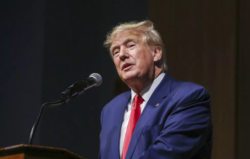 Трамп считает, что пошлины способны заменить санкции