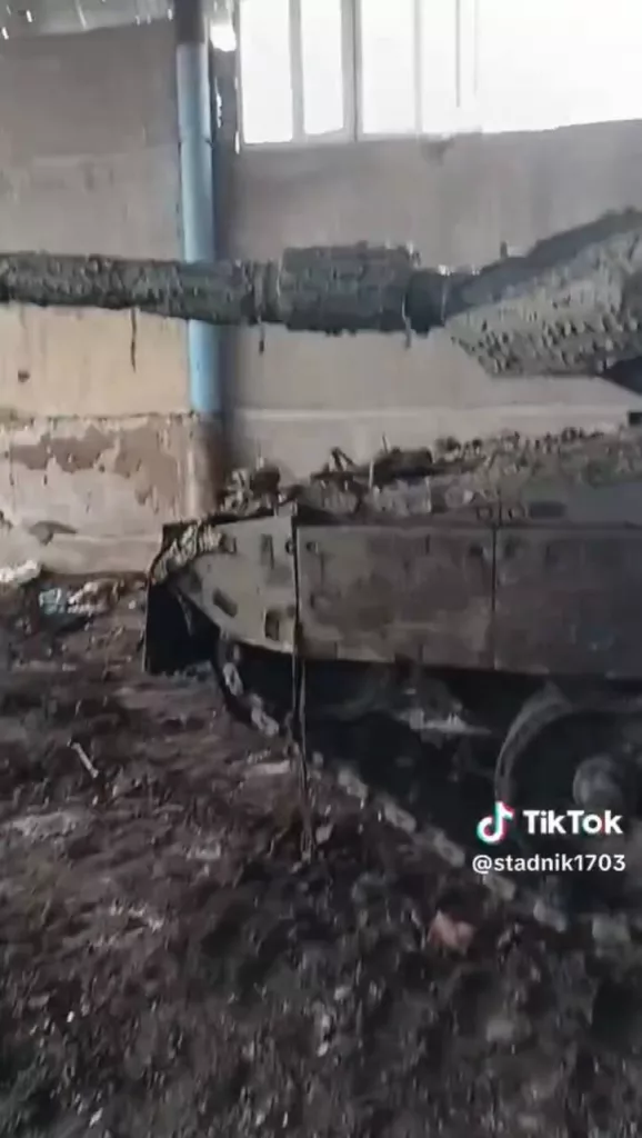 Спрятанные в одном укрытии БМП CV9040C, два танка Strv 122, танк Leopard 2A6 и грузовой автомобиль MAN HX18 ВСУ