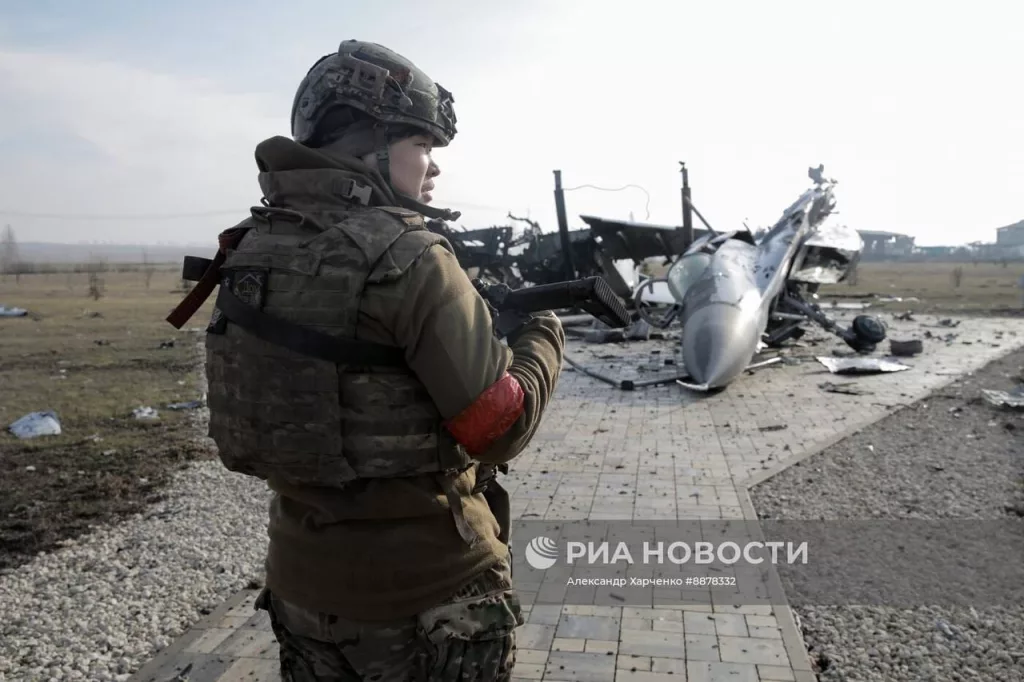 Разрушенный самолет-памятник МиГ-29 в освобожденной Судже