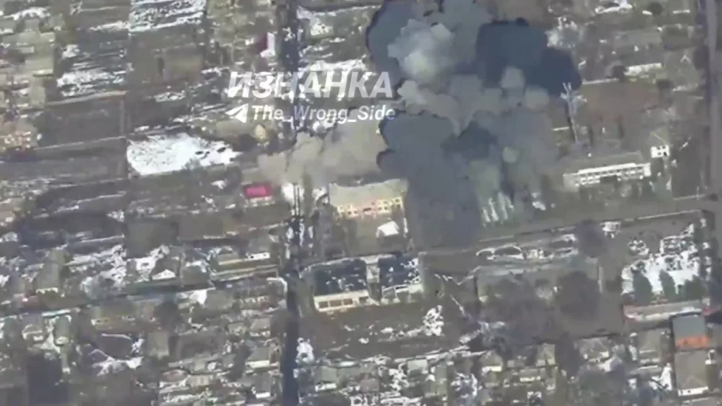 Прилет ФАБ-3000 с УМПК по расположению ВСУ в школе села Комар (севернее Великой Новоселки)