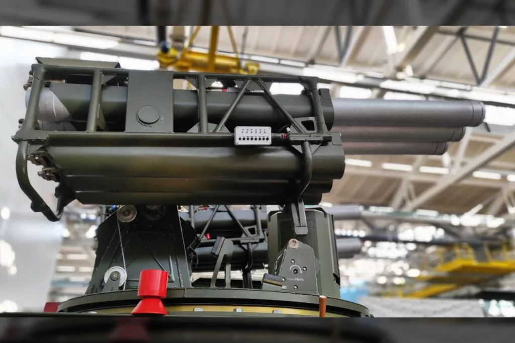 Концерн «Калашников» представил заказчику полнофункциональные макетные образцы боевого модуля, двухдиапазонного радиолокационного комплекса и автоматизированного рабочего места командного пункта управления ЗРК «Крона»