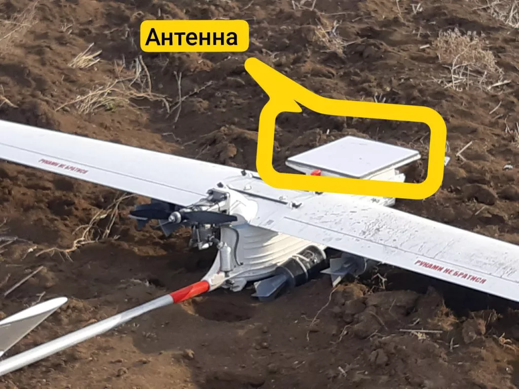 Украинский разведывательно-ударный дрон «Довбуш Т-20» с антенной Starlink и боеприпасами, посаженный в Красногвардейском районе Крыма