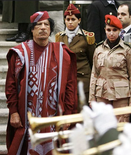 Женская охрана у Илона Маска. Прямо как когда-то у Муаммара Каддафи