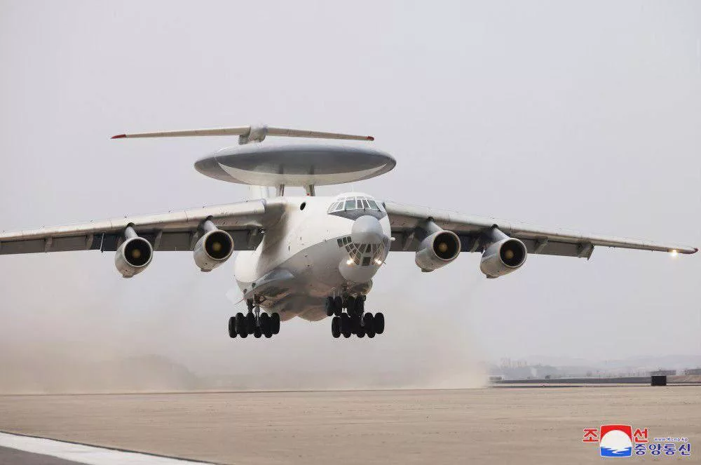 Первый северокорейский самолёт ДРЛОиУ совершил полёт: показан интерьер новой машины на базе Ил-76