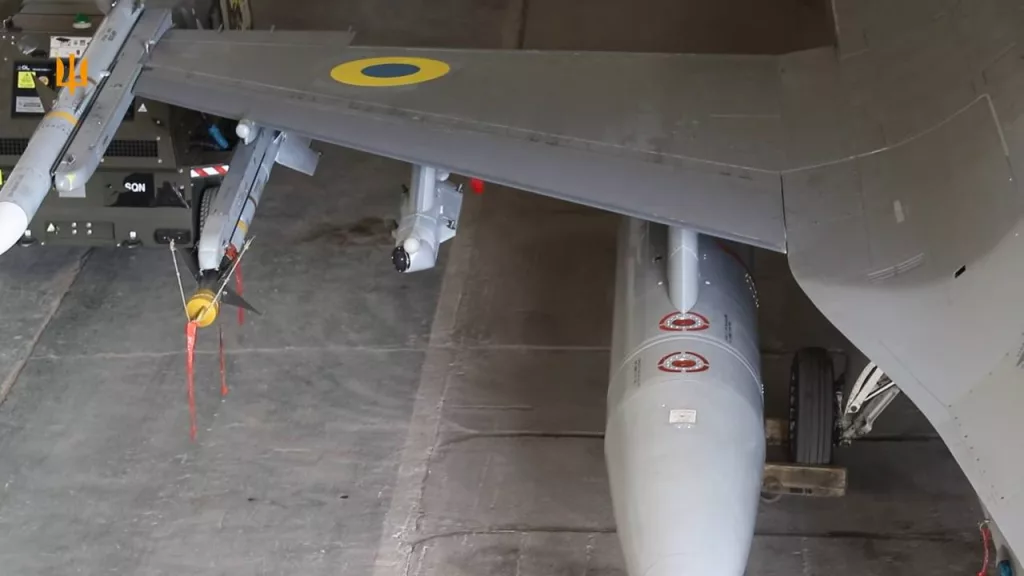 Кадры из репортажа об истребителях F-16, эксплуатируемых воздушными силами Украины