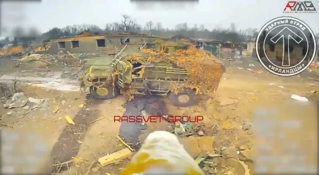 Поражение БМП-1 с пехотой и уничтожение бронеавтомобиля International Maxxpro в селе Малая Локня Курской области