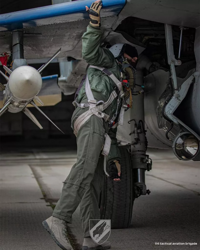 Несколько кадров с переданными Польшей истребителями МиГ-29 на вооружении воздушных сил Украины, в частности 114-й бригады тактической авиации