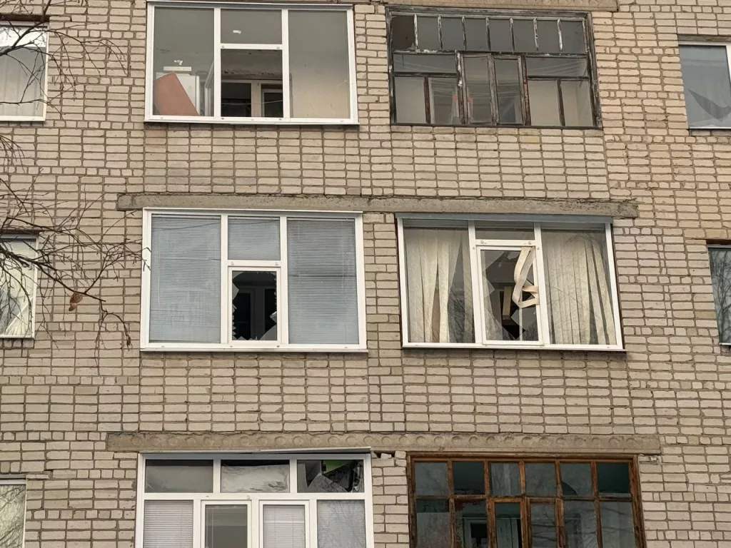 Частный дом разнесло взрывом в Тобольске
