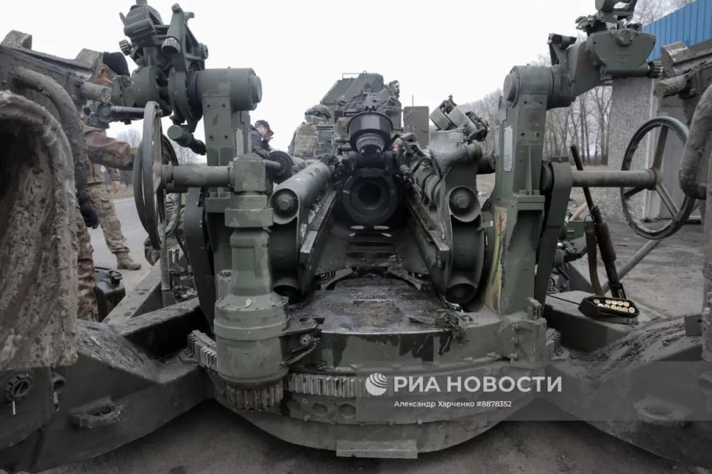 Процесс не слишком удачной транспортировки захваченной ранее в Курской области 155-мм гаубицы M777