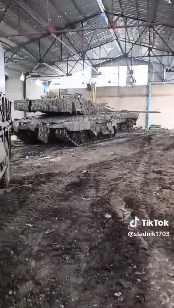 Спрятанные в одном укрытии БМП CV9040C, два танка Strv 122, танк Leopard 2A6 и грузовой автомобиль MAN HX18 ВСУ