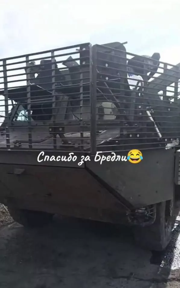 Продвигаясь по территории, ранее занятой противником, российский подразделения продолжают сбор уничтоженных и брошенных единиц техники ВСУ