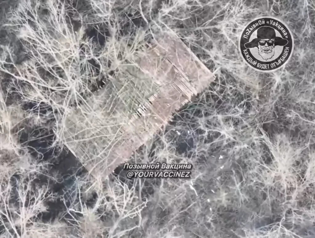 Поражение очередной 155-мм САУ PzH 2000 ударом FPV-дрона на оптоволокне