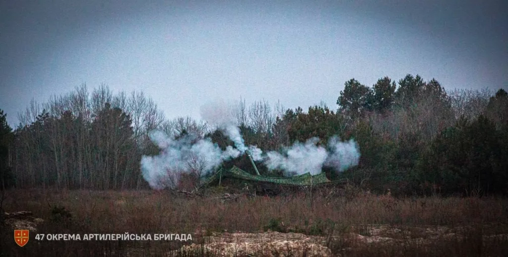 На вооружении 47-й ОАБр ВСУ появилась буксируемая версия 155-мм гаубицы «Богдана-Б», о разработке которой сообщалось в прошлом году