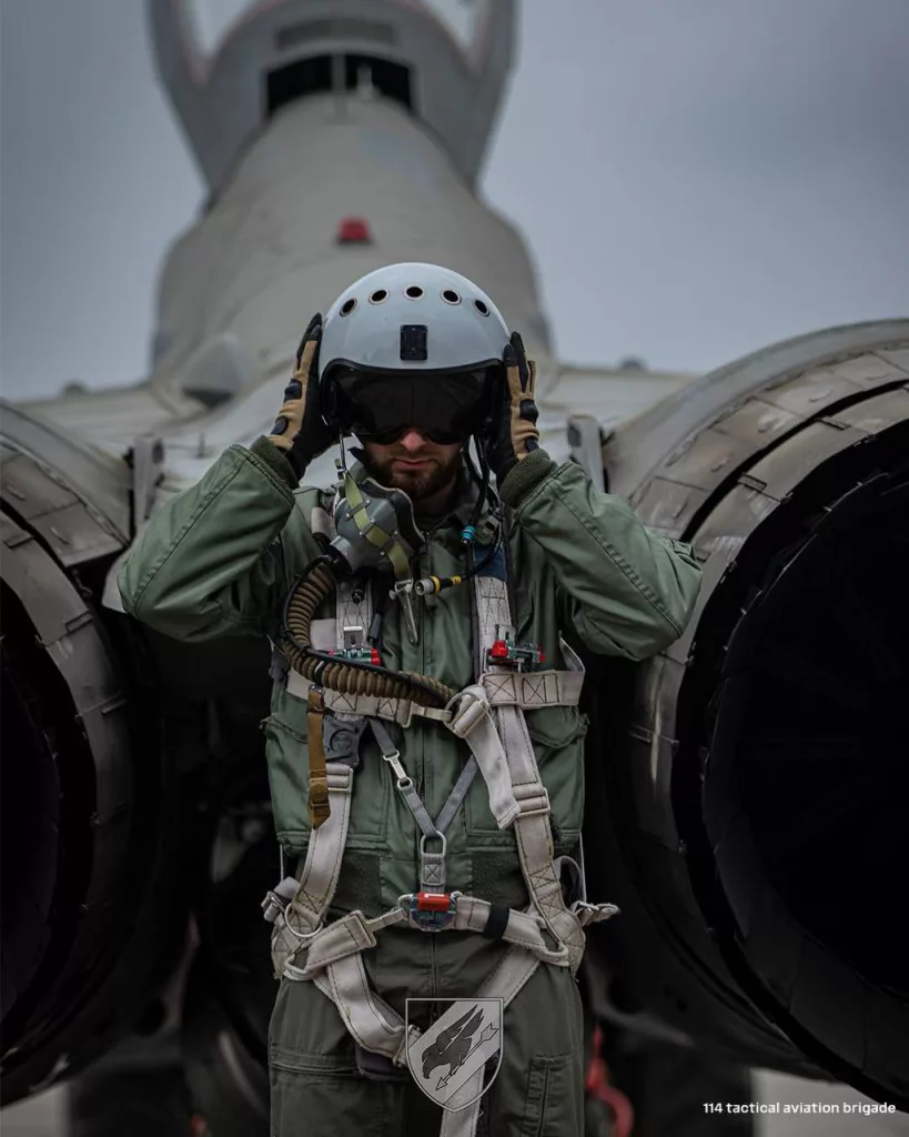 Несколько кадров с переданными Польшей истребителями МиГ-29 на вооружении воздушных сил Украины, в частности 114-й бригады тактической авиации