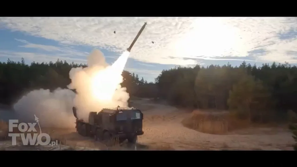 Кадры первого запуска корректируемых ракет CGR-080 из РСЗО HOMAR-K армии Польши