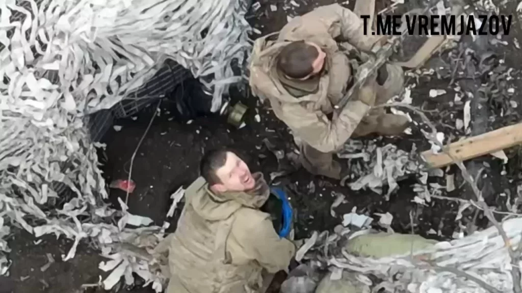 Выбивание остатков противника из окрестностей МАПП "Суджа" ударами FPV-дронов на оптоволокне