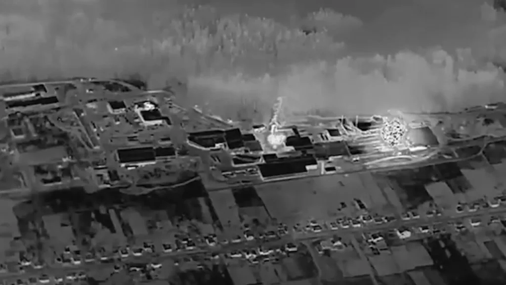 Момент запуска «Герани-2» с пикапа и кадр с бортовой камеры «Герани», применяемой по прифронтовым целям с украинскими SIM-картами на борту