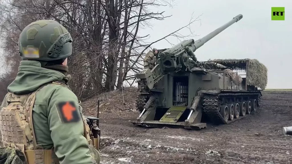 Расчёт 152-мм самоходной пушки 2С5 «Гиацинт-С» 44-го армейского корпуса группировки войск «Север» работает по противнику в Белгородском приграничье