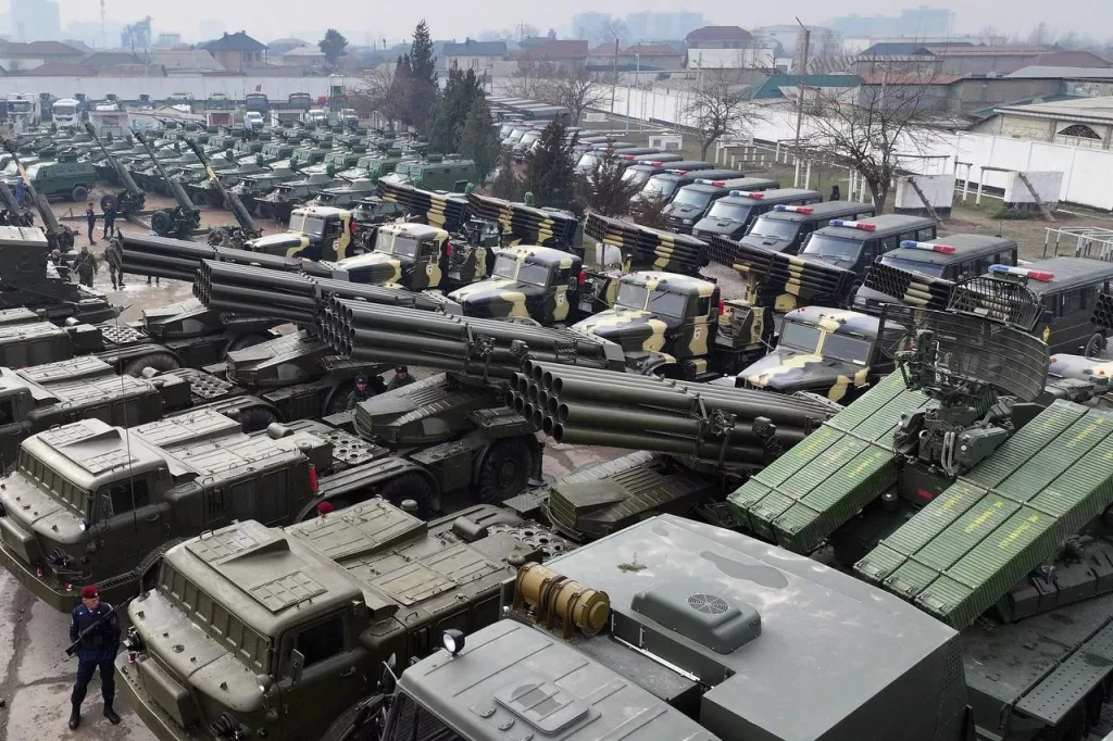 На военном параде по случаю 32-й годовщины образования Вооруженных сил Республики Таджикистан были показаны