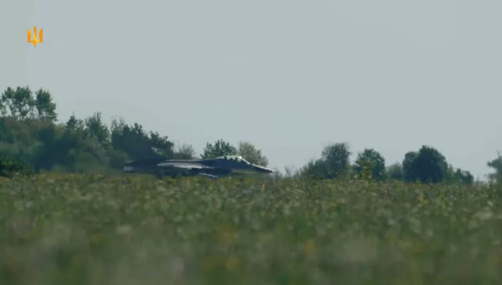 Кадры из репортажа об истребителях F-16, эксплуатируемых воздушными силами Украины