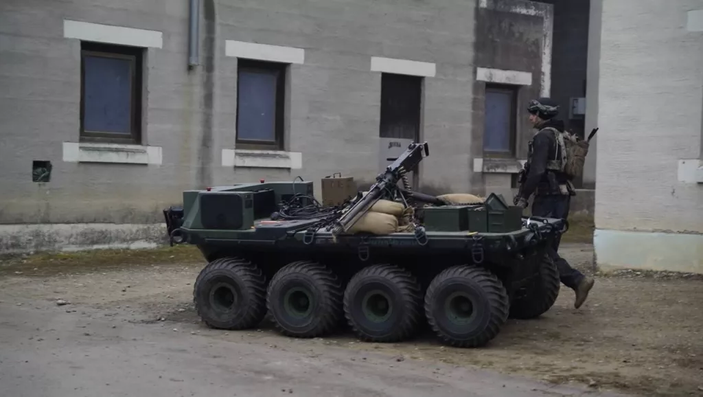 Интересные кадры учений «Allied Spirit 25» в немецком Хоэнфельсе с участием военнослужащих 1-го батальона 4-го пехотного полка армии США, где они выступают в роли условного противника (OPFOR)
