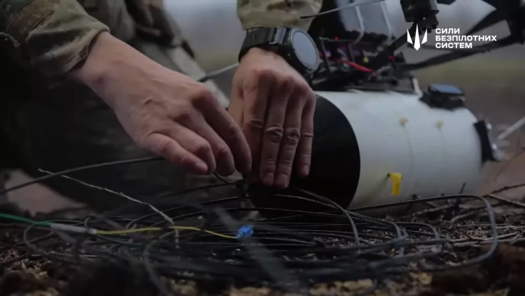 Силы беспилотных систем ВСУ представили оптоволоконные модули «Шелкопряд» для FPV-дронов и наземных роботизированных комплексов