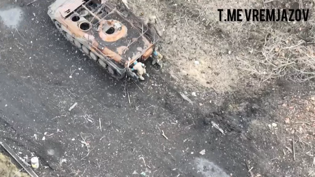 Выбивание остатков противника из окрестностей МАПП "Суджа" ударами FPV-дронов на оптоволокне