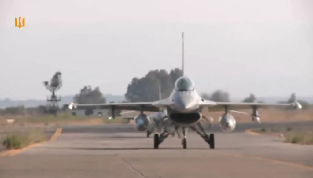 Кадры из репортажа об истребителях F-16, эксплуатируемых воздушными силами Украины