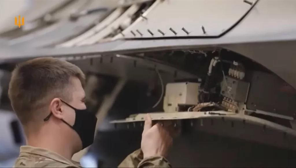 Кадры из репортажа об истребителях F-16, эксплуатируемых воздушными силами Украины