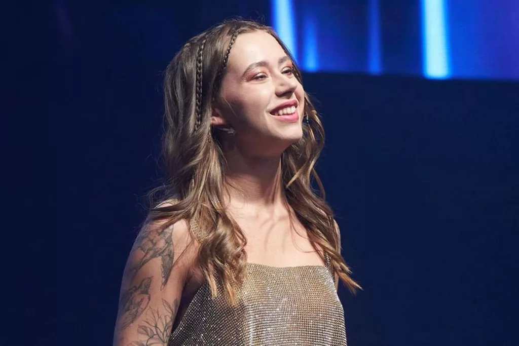 Блогера Алескандру Митрошину задержали в аэропорту Сочи, когда прилетела из Дубая — ее доставят на допрос в Москву