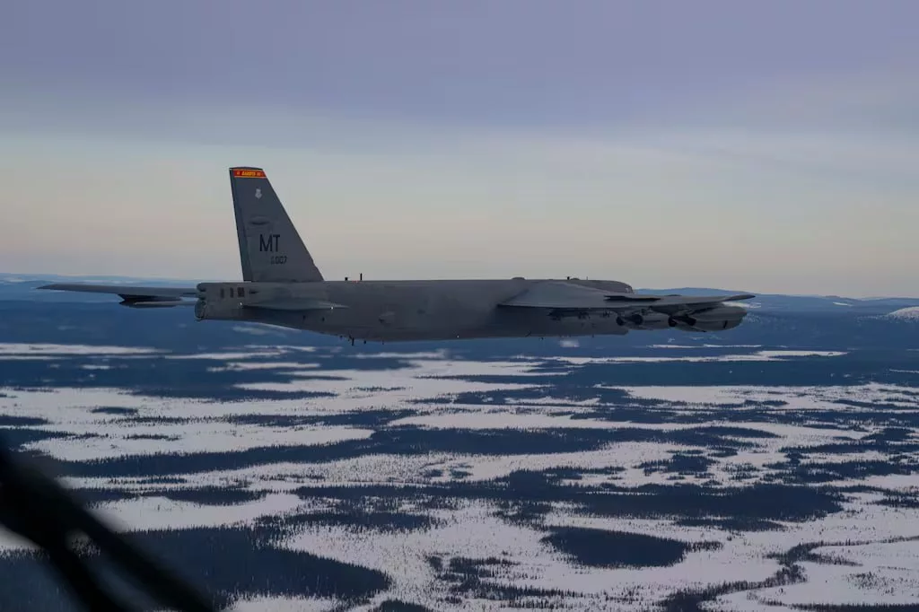 Американские стратегические бомбардировщики B-52 Stratofortress провели на этой неделе учения над Северной Европой