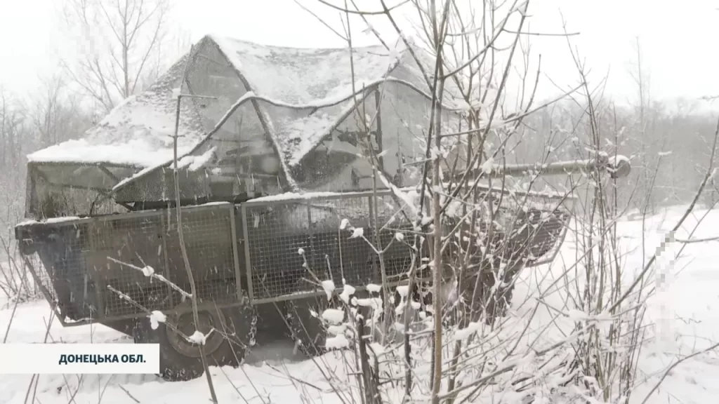 Французский AMX-10RCR с антидроновыми решетками и массивным козырьком из состава 155-й мехбригады ВСУ