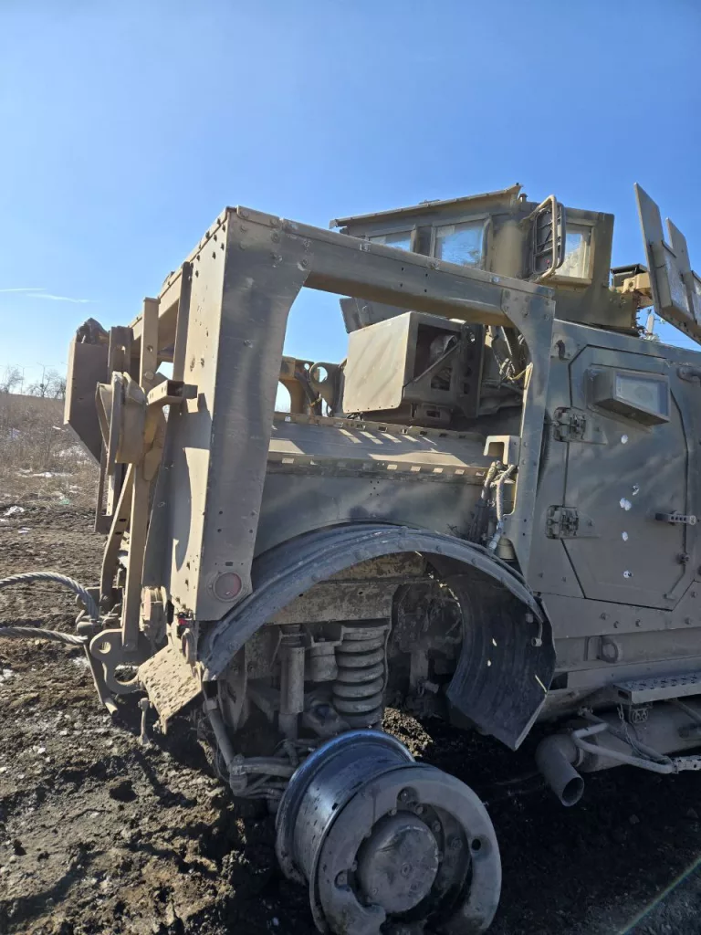 Фотографии вблизи того самого Oshkosh, затрофеенного воинами-дальневосточниками в конце февраля-начале марта 2025 г