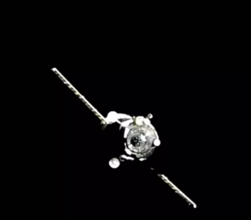 Грузовой корабль «Прогресс МС-30» пристыковался к МКС после двух суток полёта