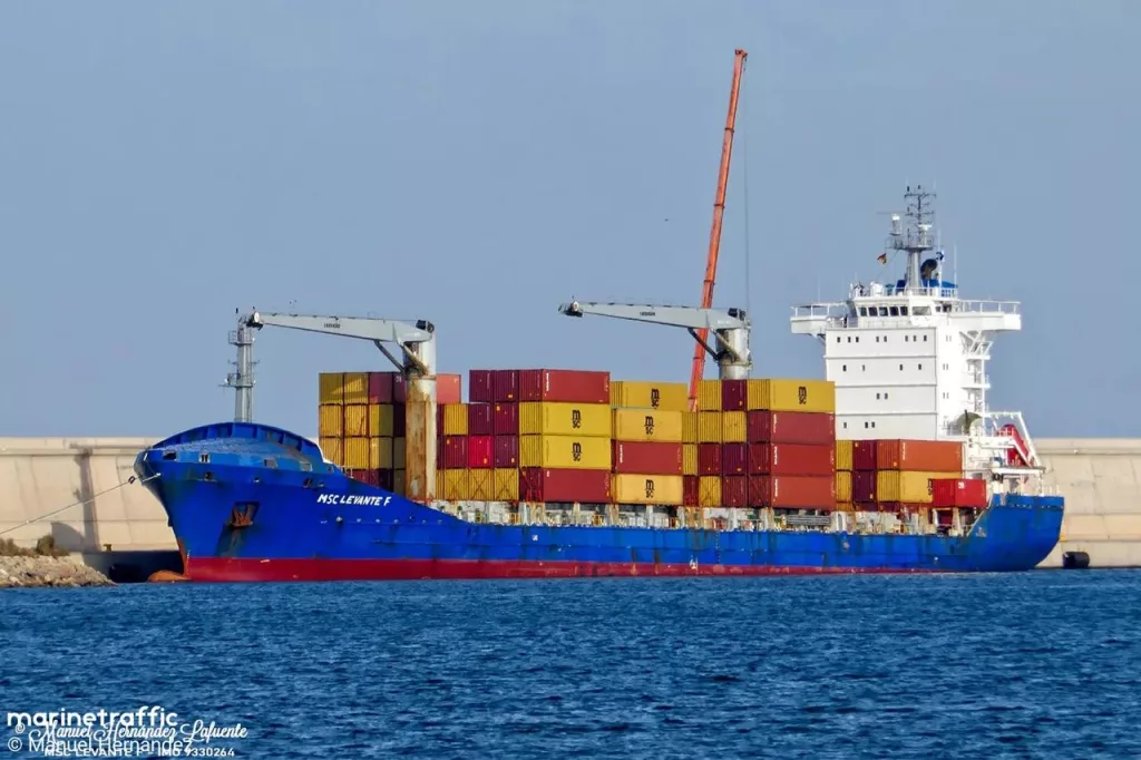 Сообщают, что в результате ракетного удара по порту Одессы «Искандером» прихлопнули якобы швейцарский контейнеровоз Levante F компании MSC Cargo под флагом Панамы