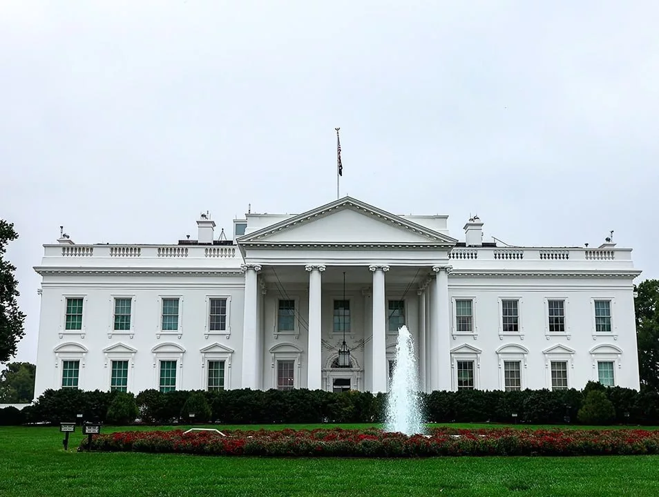 Терпение и кошельки США "не безграничны", Киеву пора начать переговоры о мире, заявил Майк Уолтц