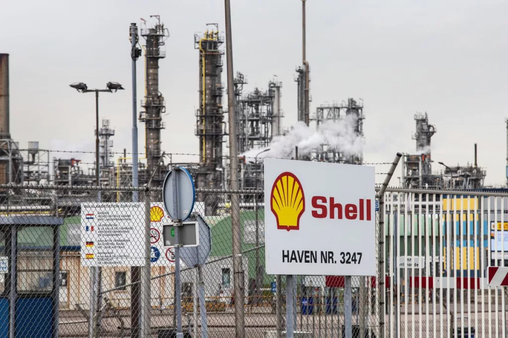 Shell изучает возможность продажи своих химических активов в США и Европе, сообщает Wall Street Journal