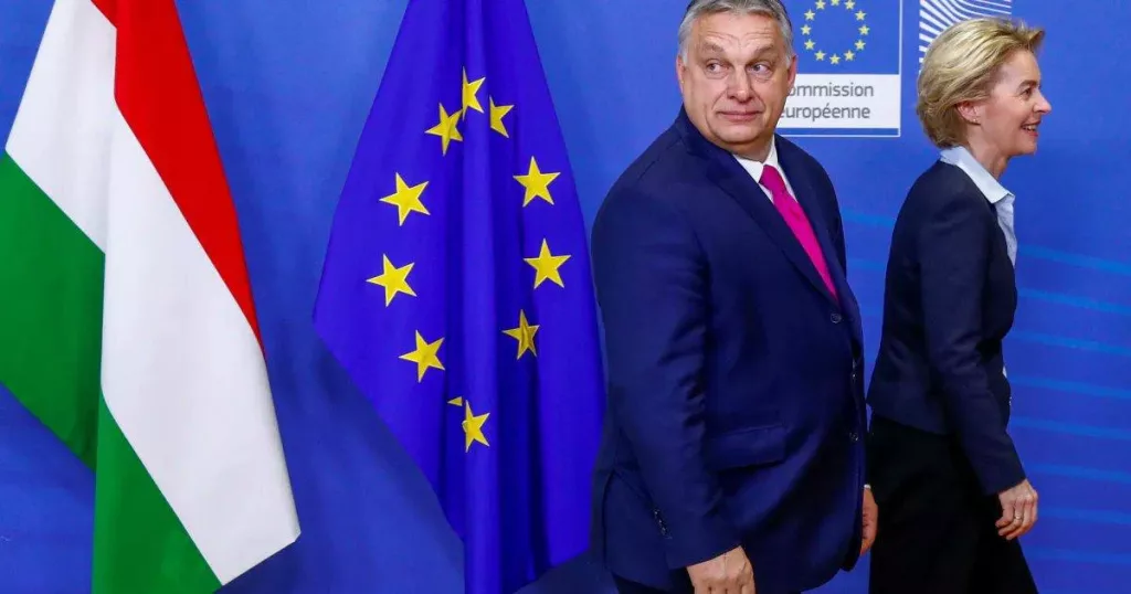 Politico: В Европарламенте призывают лишить Венгрию права голоса