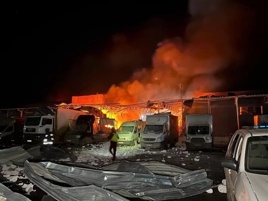 В результате удара по складу украинской почтовой службы в Сумах уничтожено имущество ВСУ