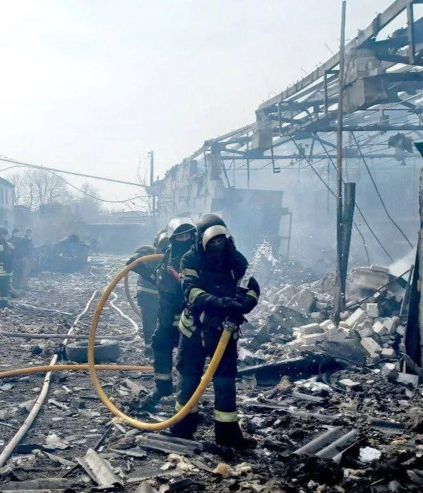 ВС РФ нанесли комбинированный удар по газовой и военной инфраструктуре в 12 областях Украины