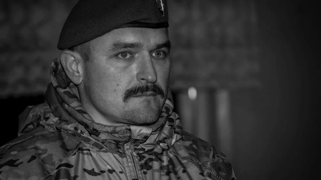 Сообщают, что на южно-донецком направлении ВКС РФ разнесли авиаударом замаскированный командный пункт 37-й бригады морской пехоты ВСУ в селе Комар