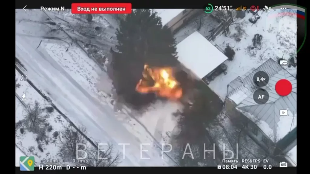 Добивание БМП M2A2 Bradley ODS-SA и поражение БТР M1126 Stryker ударами FPV-дронов на оптоволокне операторов из ОДШБр «Ветераны», окраины Суджи