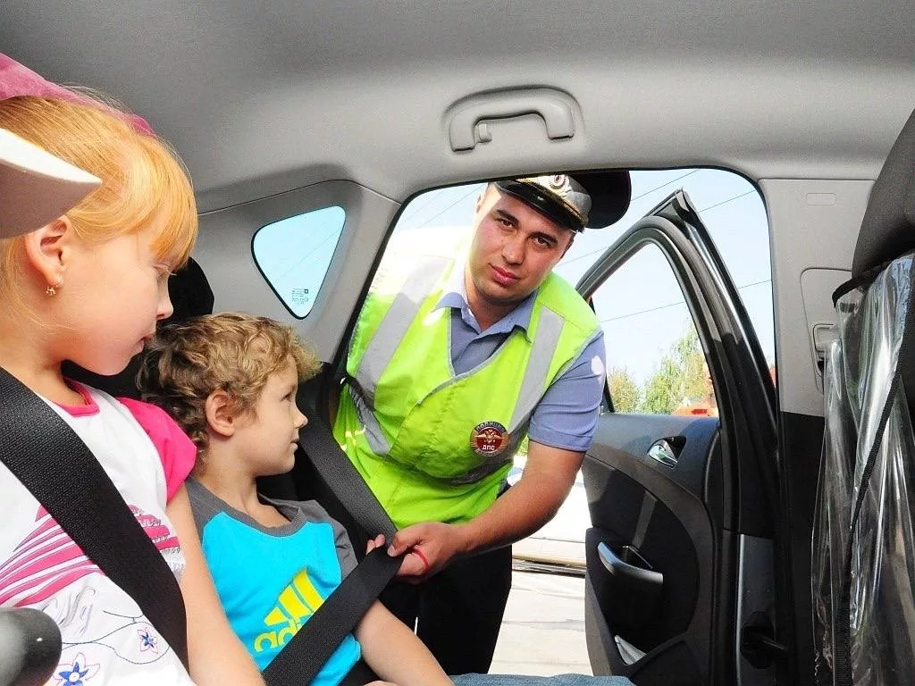 В России увеличат штрафы за перевозку детей без детских кресел и бустеров