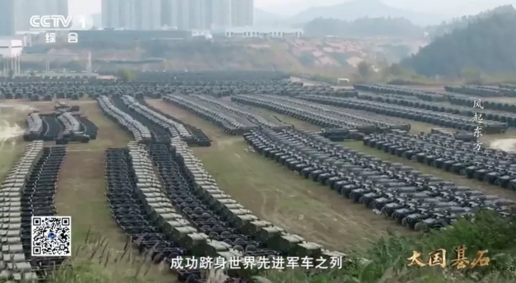 Впечатляющие кадры с завода китайской компании Dongfeng Off-Road Vehicle Company в провинции Хубэй, где производят китайские бронеавтомобили Dongfeng Warrior третьего поколения для силовых структур КНР