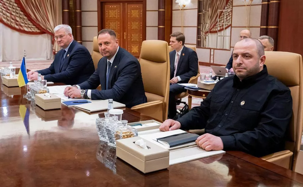 Украина готова к миру, свою готовность прекратить войну или продолжать войну должны показать в России — Зеленский
