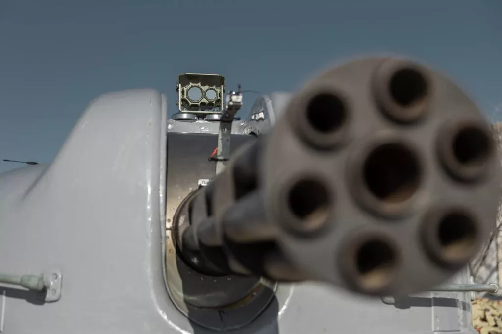 Фото вблизи замеченной ранее в Крыму корабельной АК-306, установленной в кузове КамАЗа