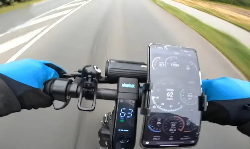 Электросамокатчикам хотят запретить езду по тротуарам. Но повысит ли это безопасность движения?