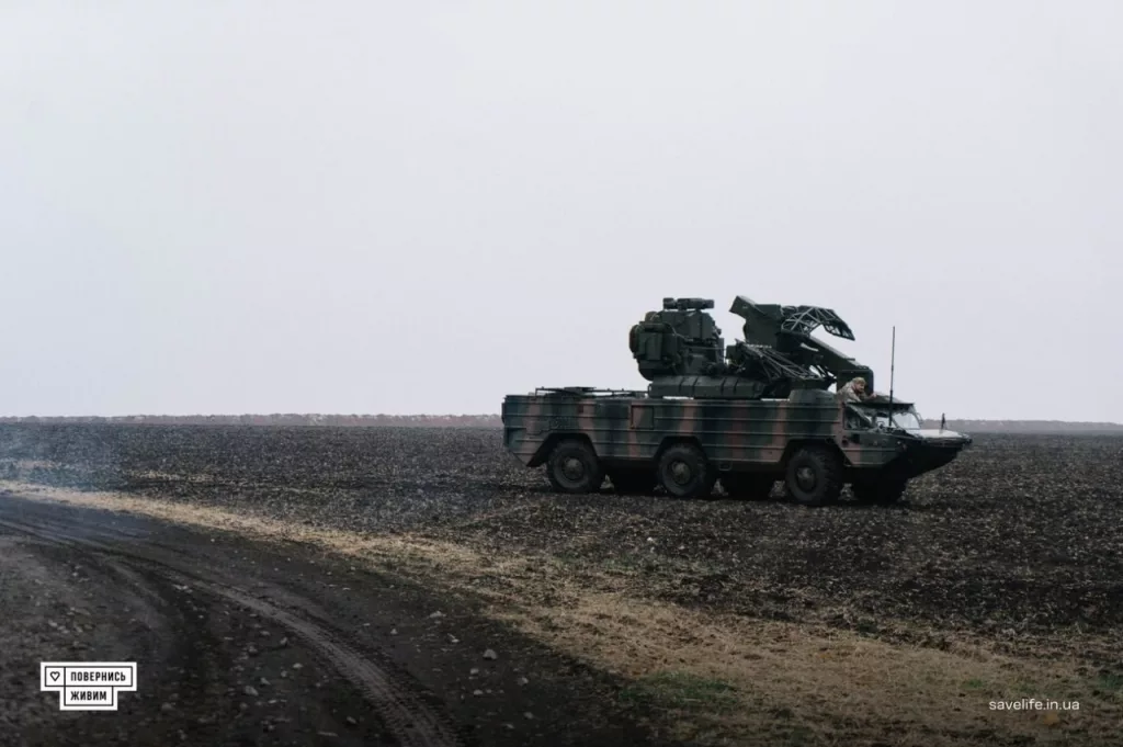 Была зафиксирована первая уничтоженная боевая машина 9А33БМ3 комплекса 9К33М3 «Оса-АКМ» ВСУ, модернизированная для использования авиационных ракет Р-73 класса «воздух-воздух» малой дальности вместо штатных ЗУР