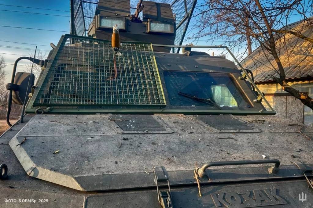 Пример того, что иногда антидроновые решетки спасают и повреждают гранату РПГ-7 на дроне, тем самым не давая ей правильно сработать